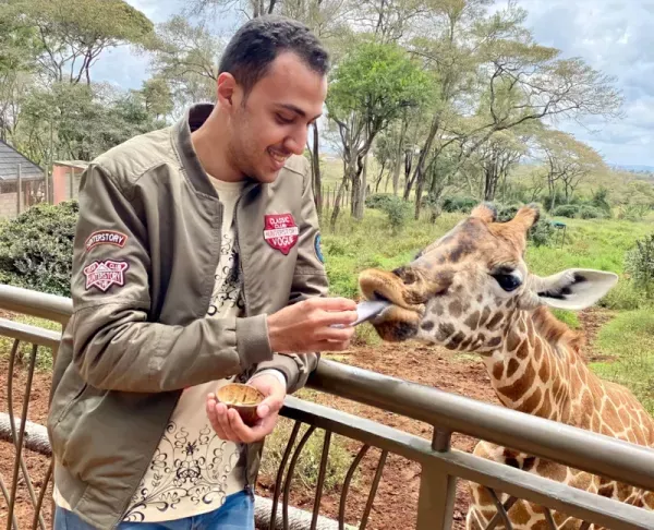 Ahmed 访问肯尼亚肯雅塔大学进行技术交流